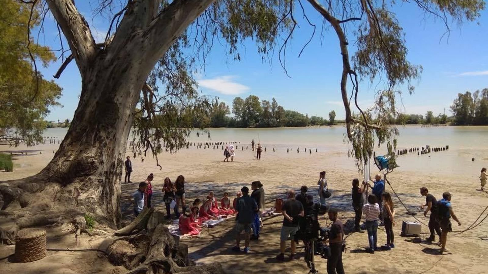 Rodaje de una serie de televisión en la playa de Las Mimbres.