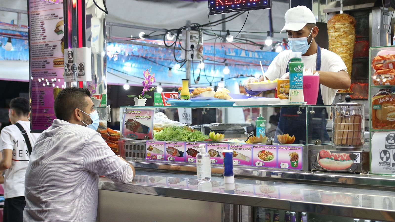 Los puestos de comida tuvieron momentos de tranquilidad y otros de locura.