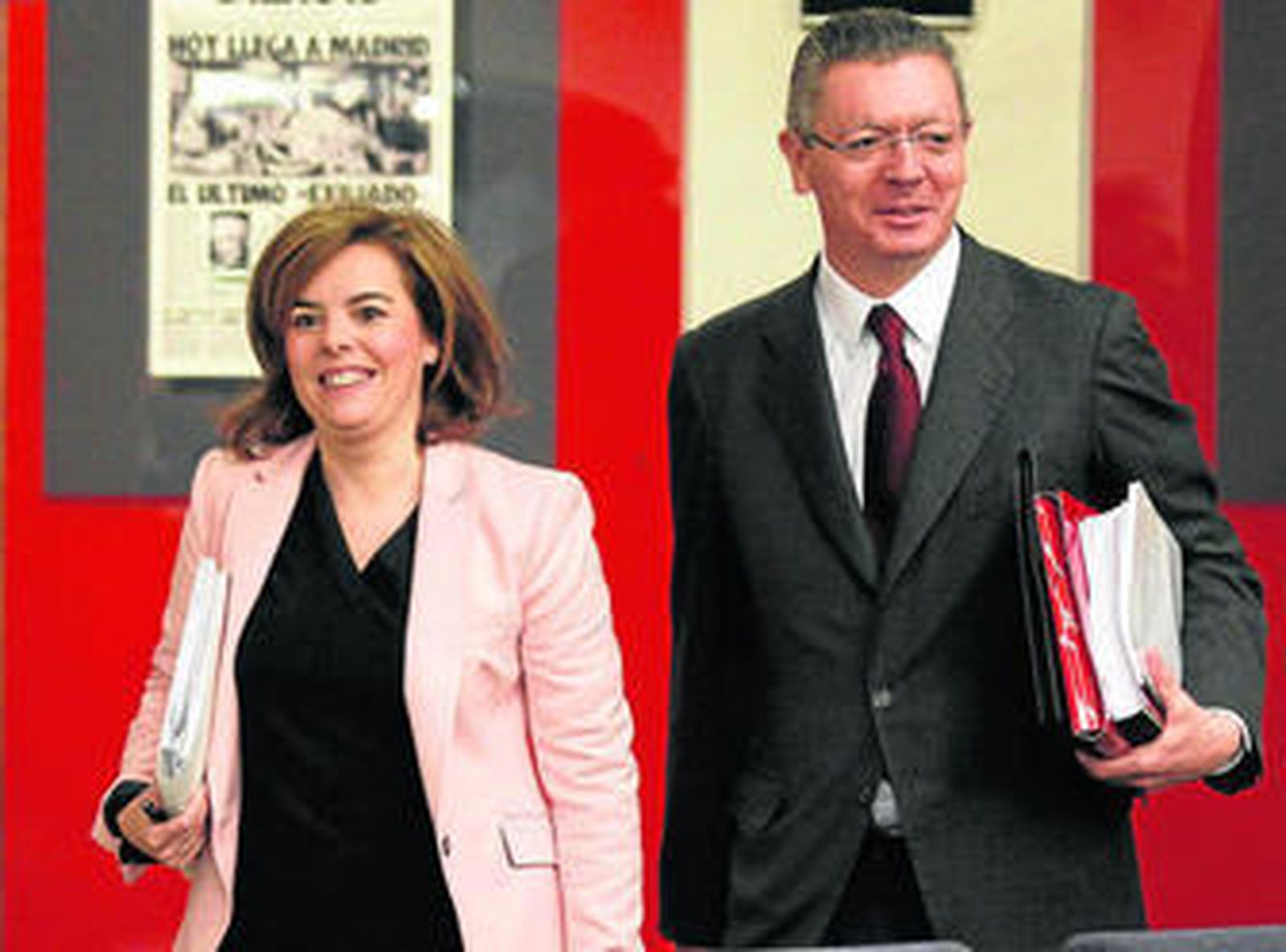 La vicepresidenta del Gobierno, Soraya Sáenz de Santamaría, y el ministro de Justicia, Alberto Ruiz-Gallardón.