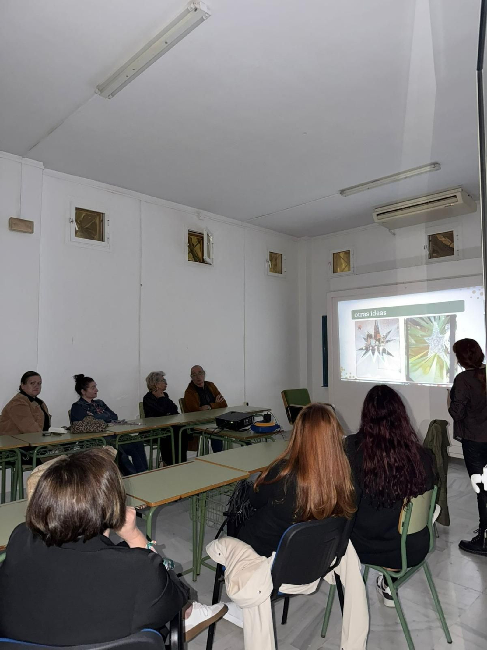 Taller de escaparates navideños celebrado en Mojácar.