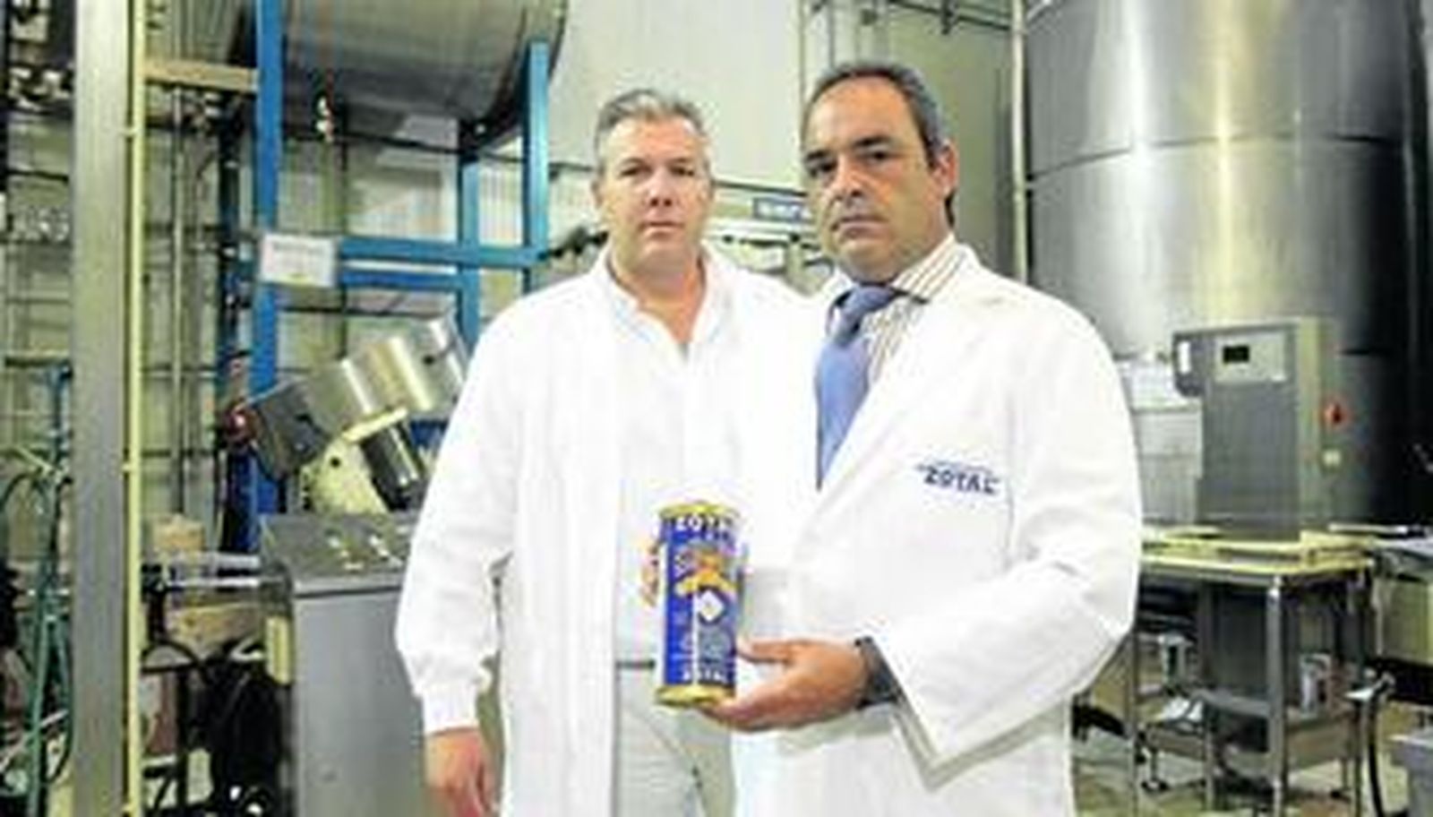 Daniel Tejera y Agustín Olivares, directores generales de Zotal, en la sede de la compañía en Camas.