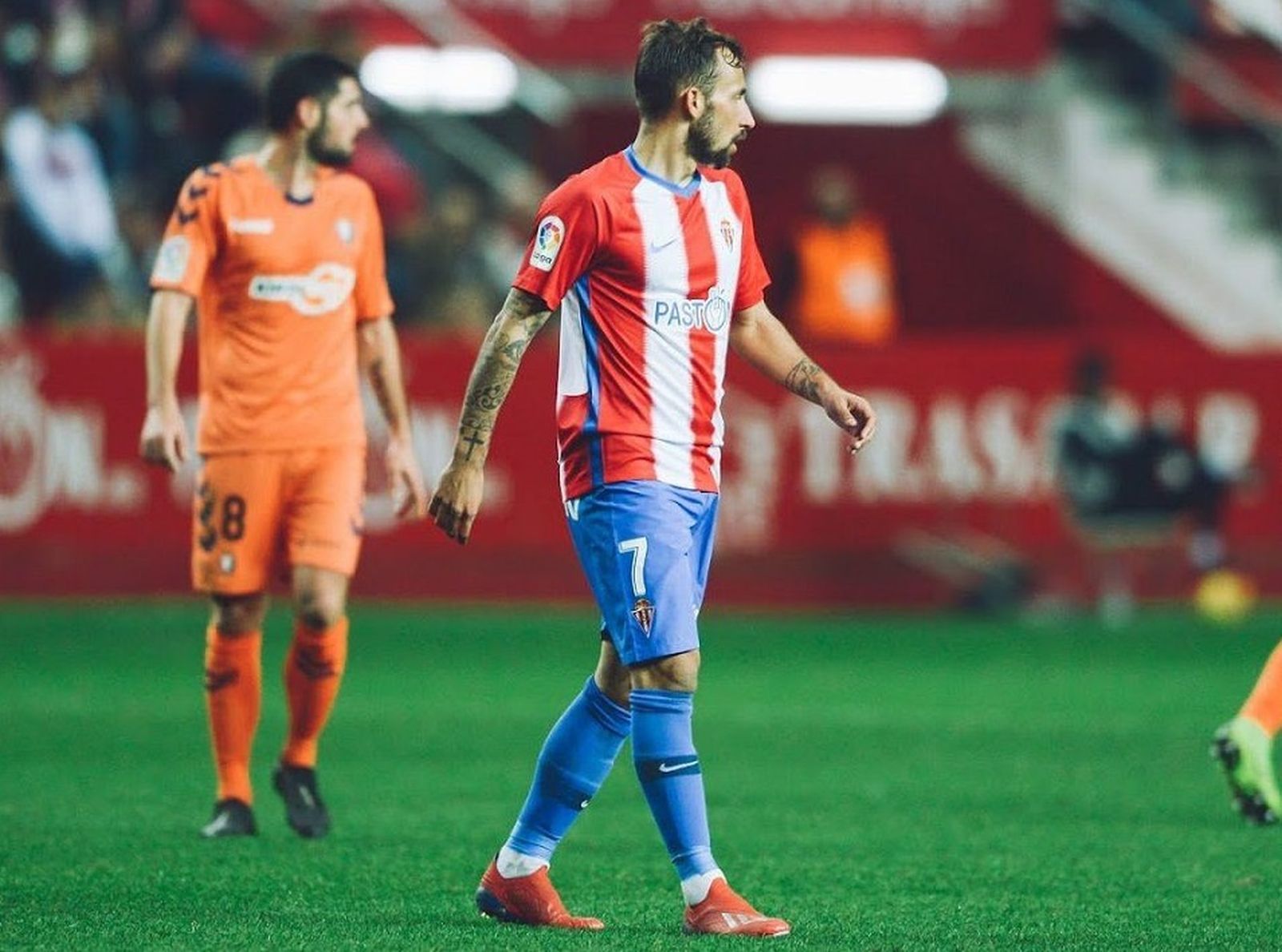 El extremo ex cadista, atento a una jugada en un partido con el Sporting.