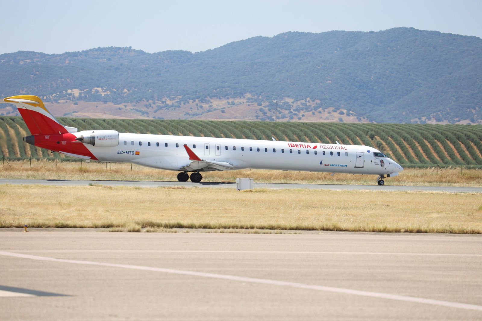 Los primeros vuelos comerciales en el aeropuerto de Córdoba, en fotografías
