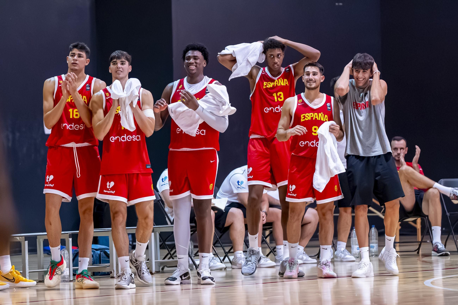 España B, con Álvaro Folgueiras, derrota a Costa de Marfil antes de venir a Málaga