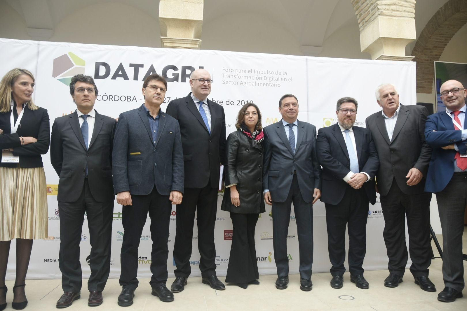 Las instituciones, durante la inauguración de Datagri.