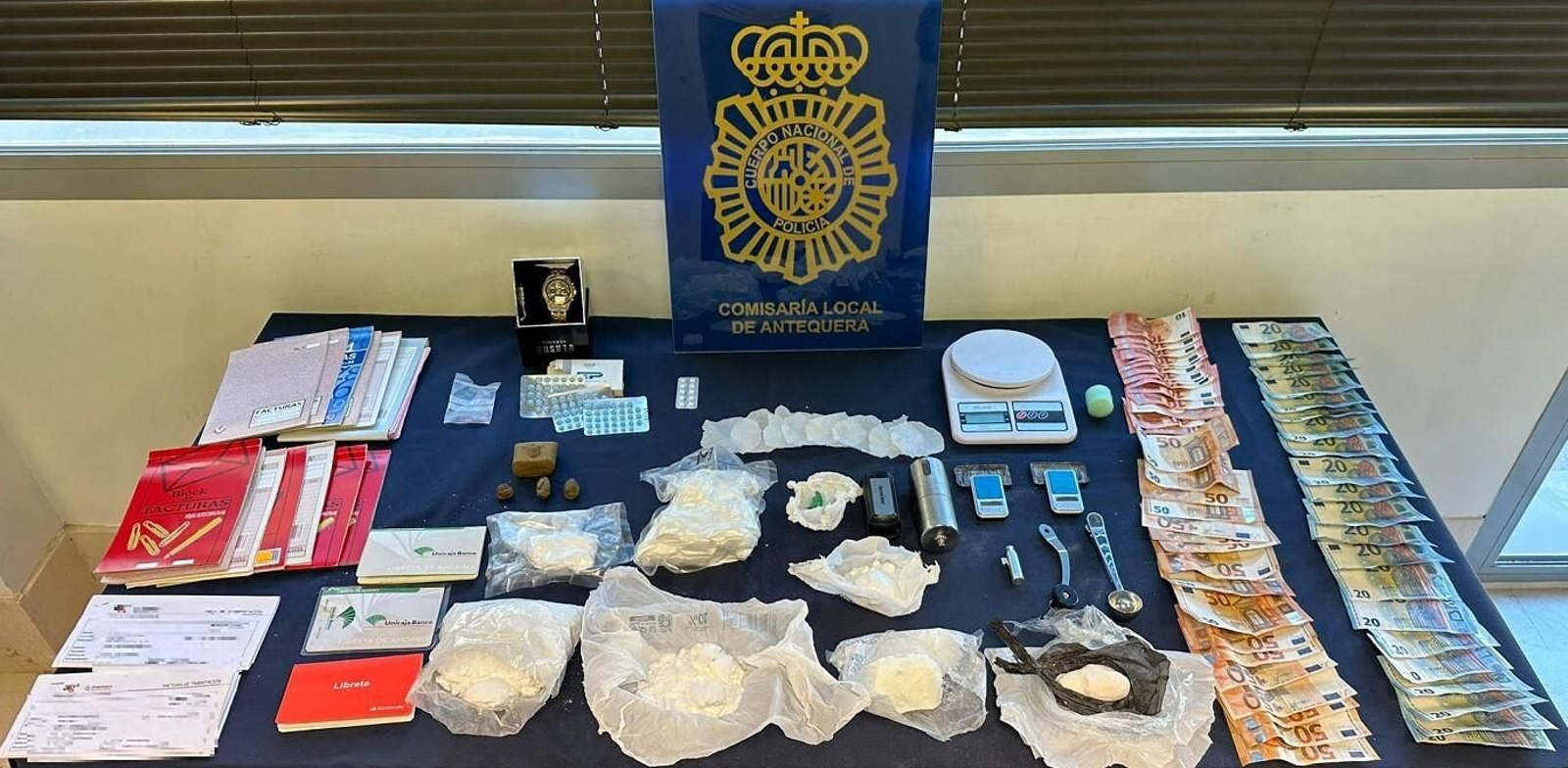 Droga y dinero intervenido al grupo criminal en Antequera