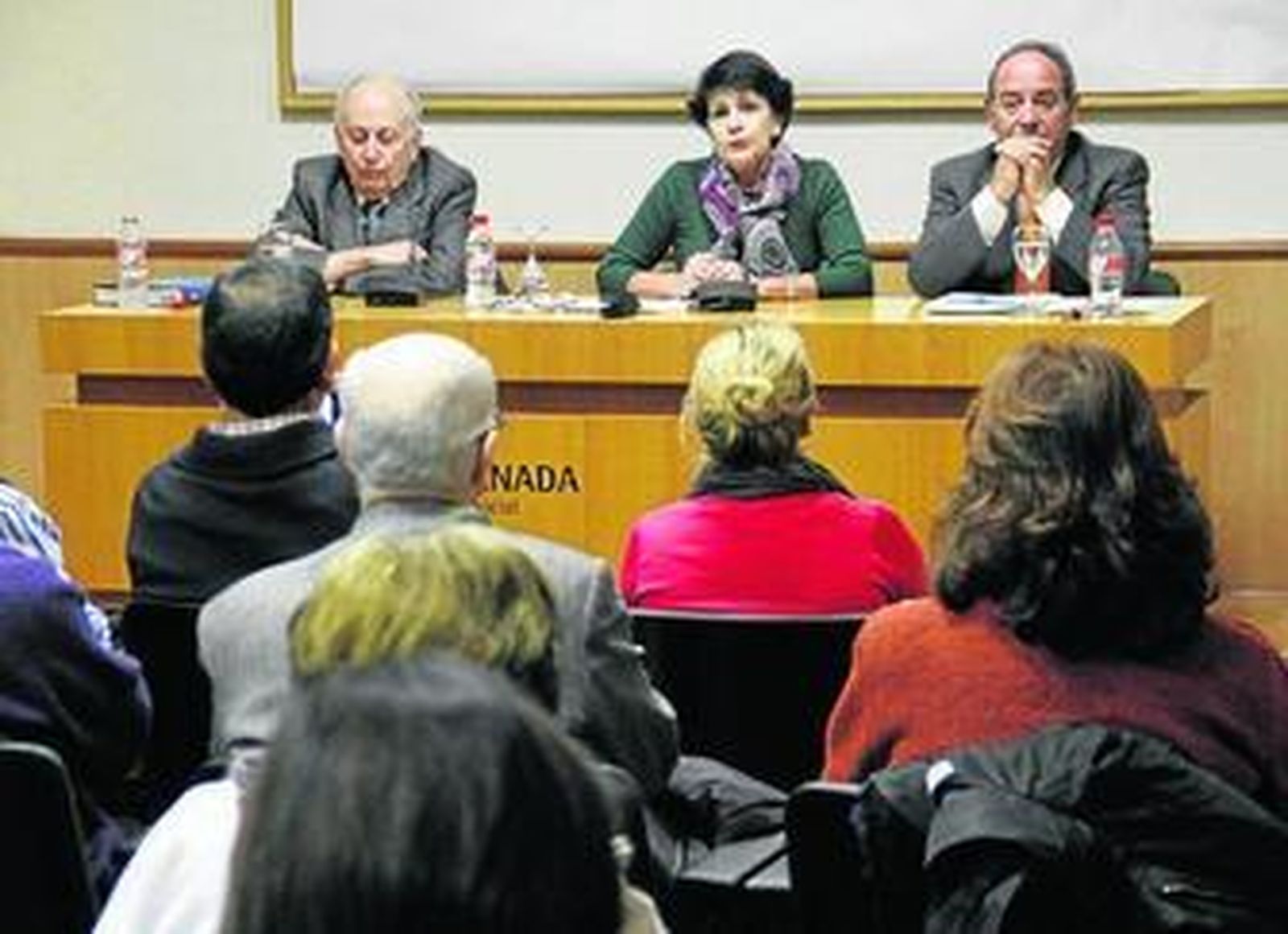 Los ponentes, ayer, en el Centro Artístico.