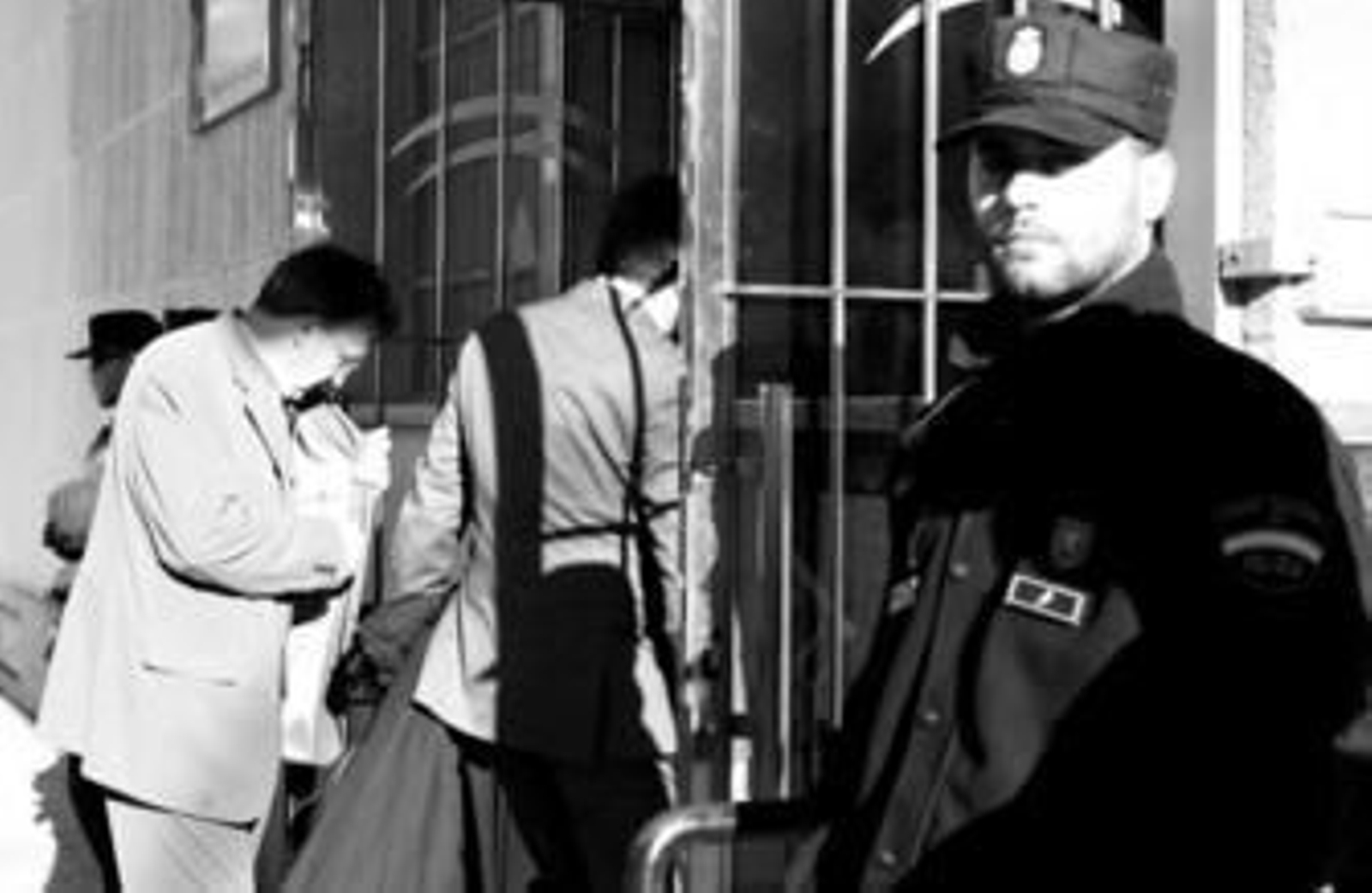 El alcalde de Cortegana, Antonio Marín, se dispone a entrar en el Palacio de Justicia para asistir a la segunda sesión del juicio.