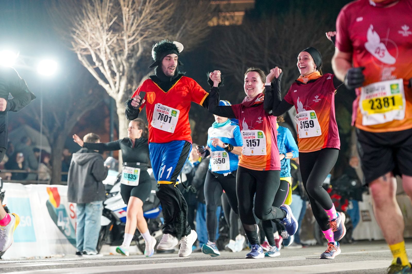 En imágenes: búscate en tu llegada a meta de la Carrera de San Antón 2026 (20)