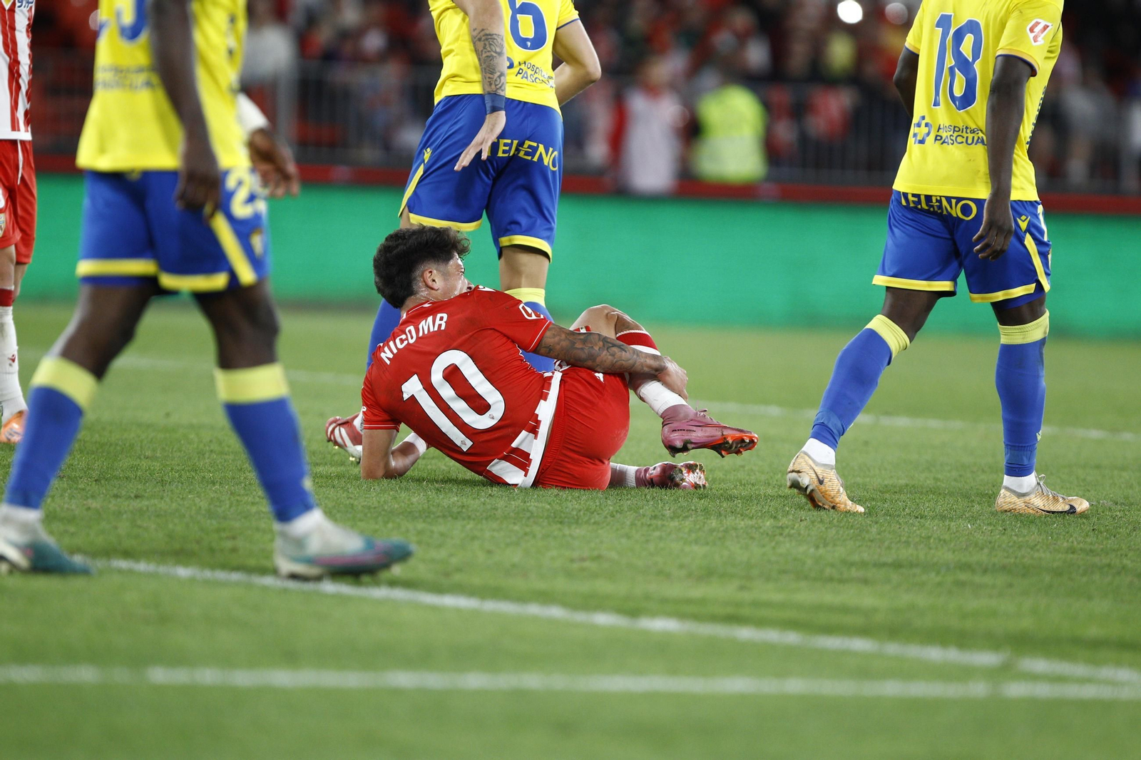 El partido U.D. Almería-Cádiz C.F. en imágenes