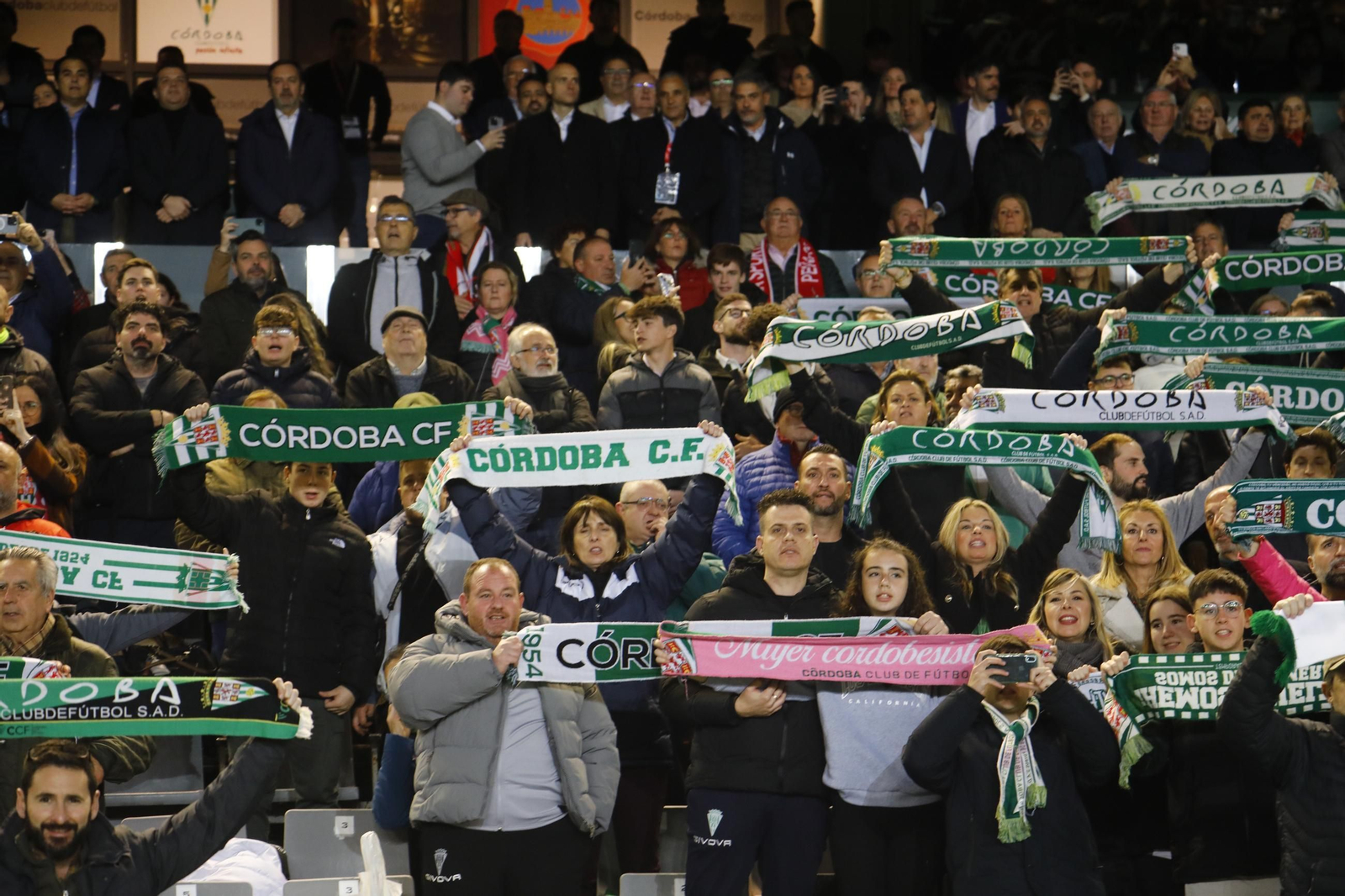 El vibrante ambiente en El Arcángel para el Córdoba CF - Sporting de Gijón