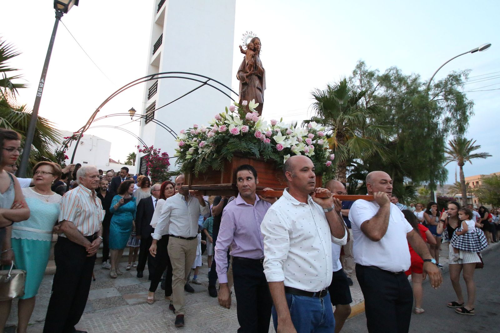 Broche de oro a tres días de fervor