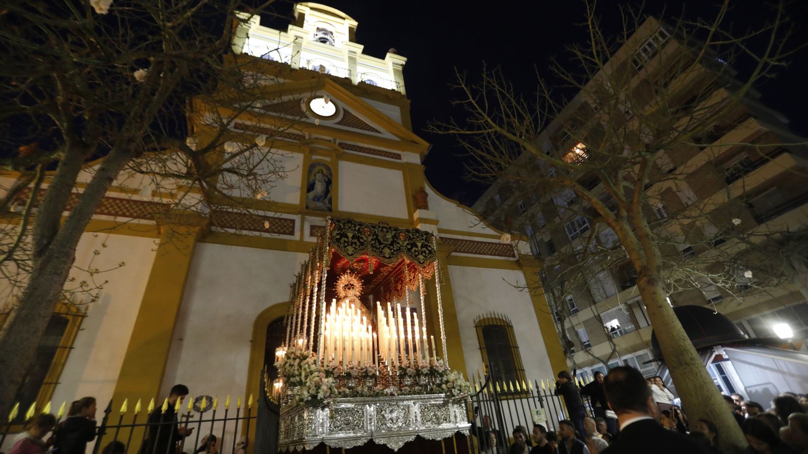Las fotos del Viernes Santo en la Línea:  Cristo del Mar y Luz y Esperanza Nuestra, Soledad y Santo Entierro, Cristo del Amor y Misericordia y Amargura