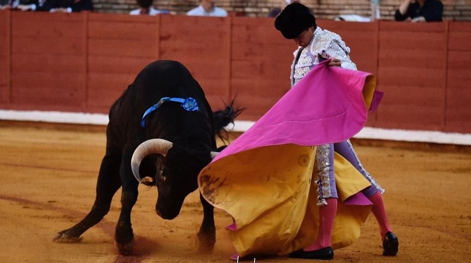 Un momento de la faena de Manuel Román.