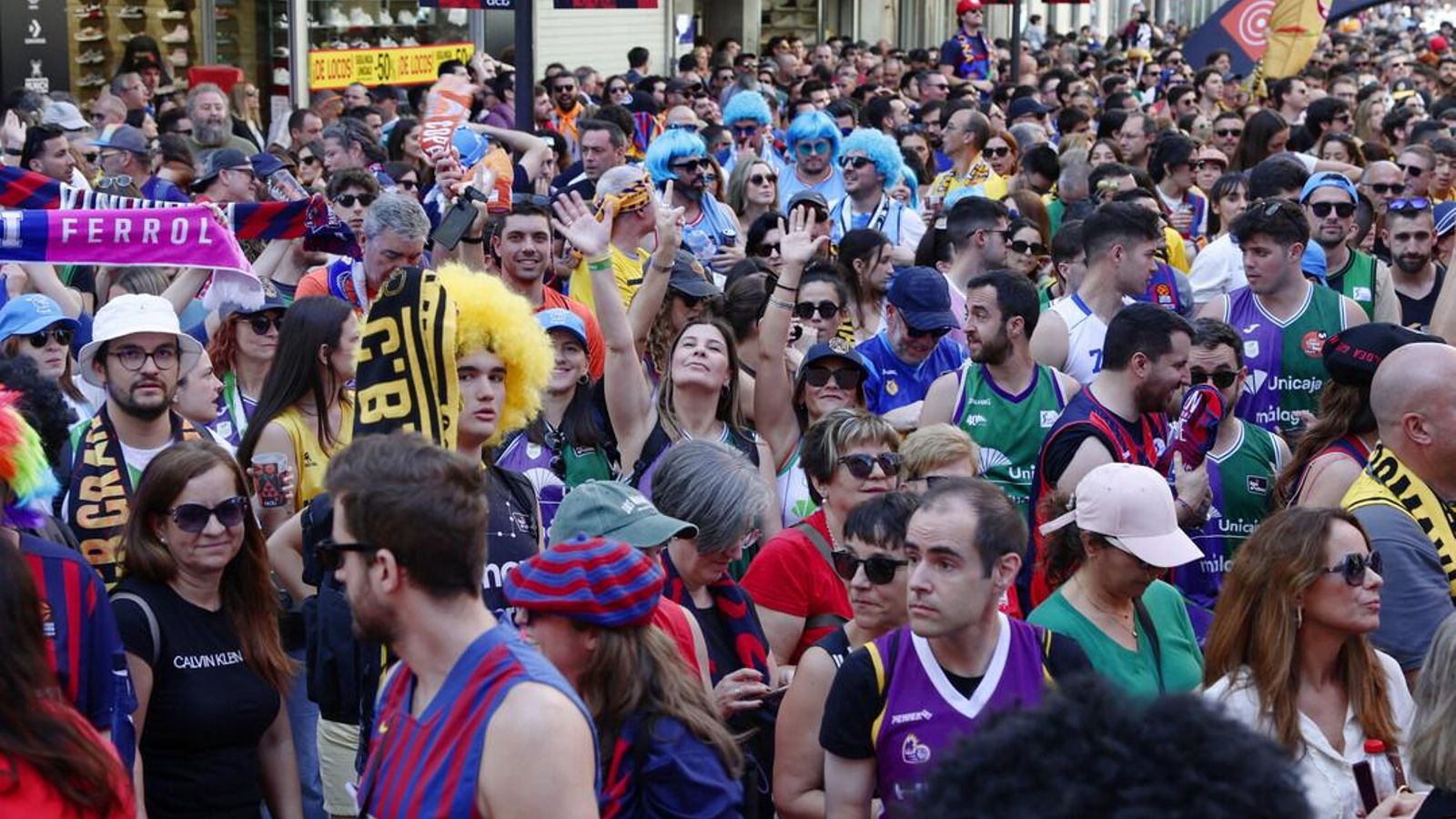 La gran fiesta de las aficiones en la Copa: Miles de personas toman las calles de Las Palmas