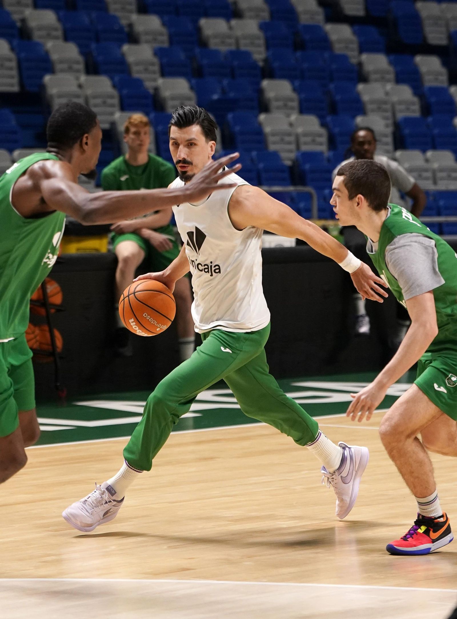 El Unicaja afina la preparación para el Baskonia
