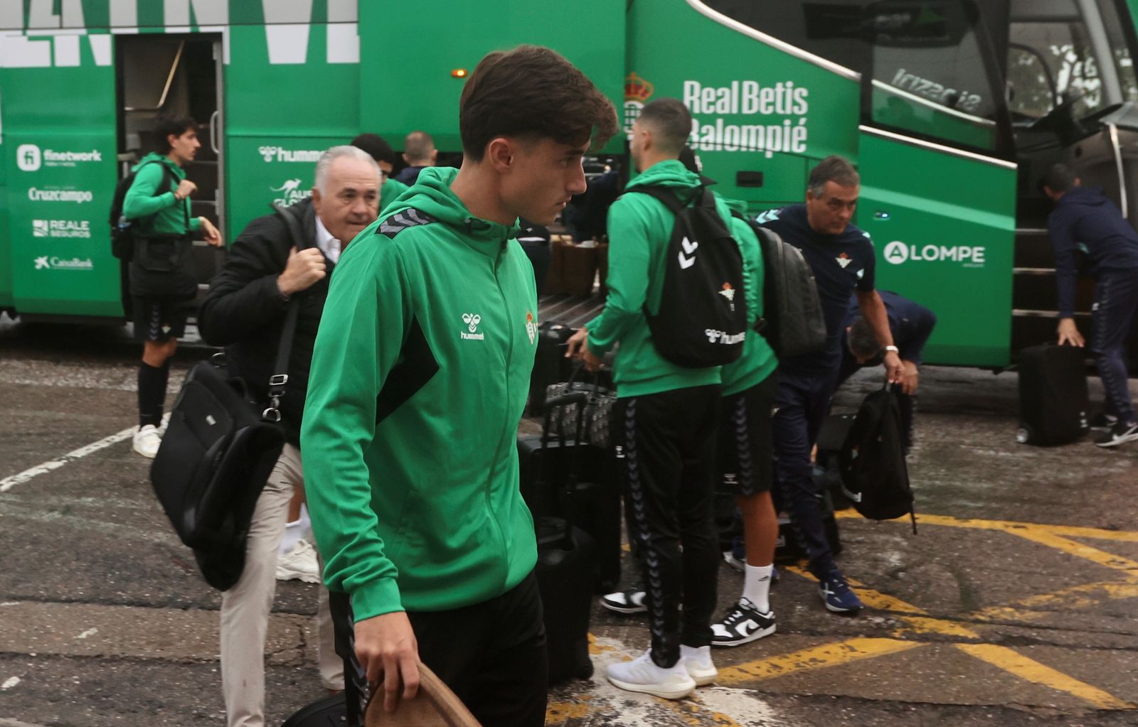 Las fotos de la salida del Betis para Chipre