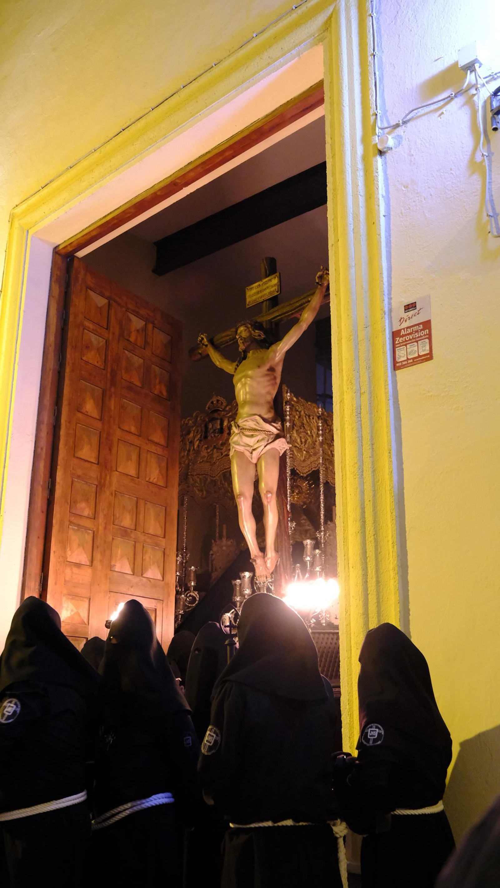 Las mejores imágenes de la Procesión del Perdón, en la noche del Martes Santo en Almería