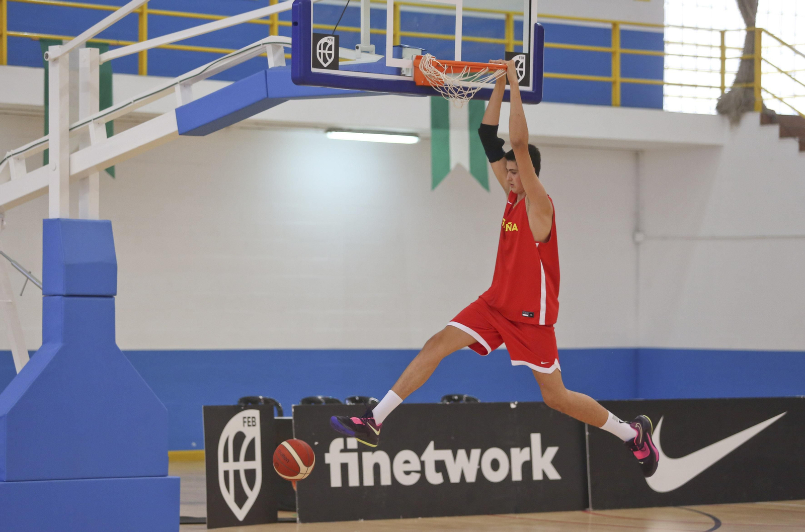 Las fotos de España sub 17 en Fuengirola