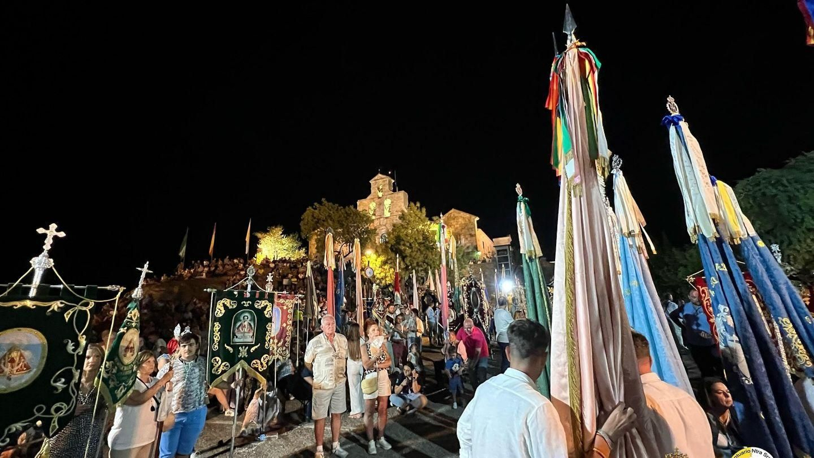 Las hermandades filiales alrededor del santuario.