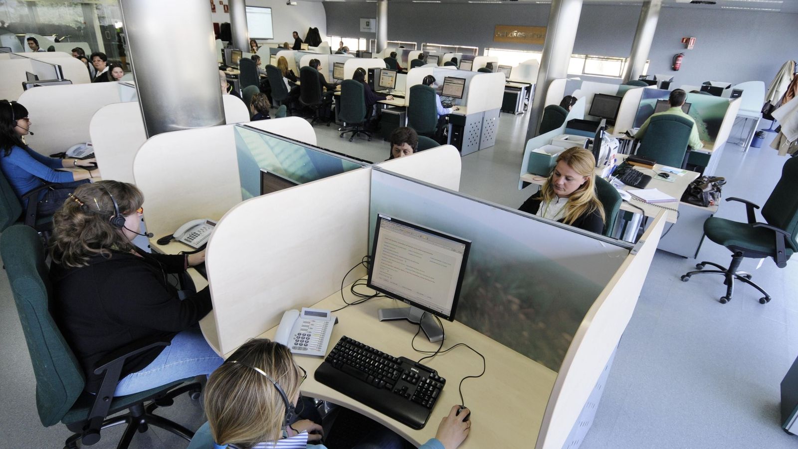 Trabajadores en una empresa.