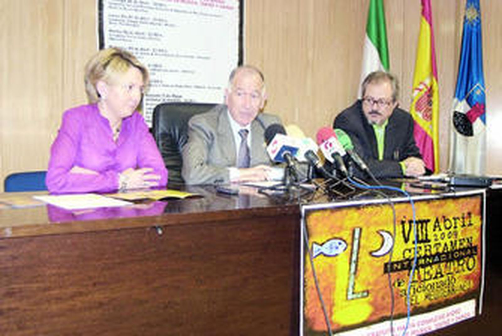 Gabriel Amat junto a Eloisa Cabrera y Juan José Martín, en la presentación del certamen.