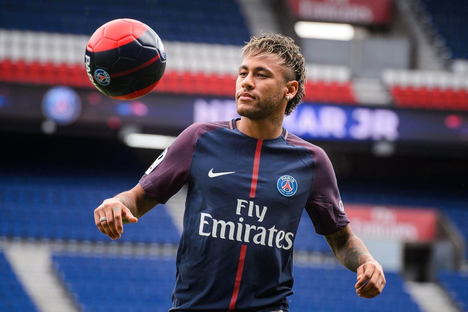 La presentación de Neymar con el PSG, en imágenes