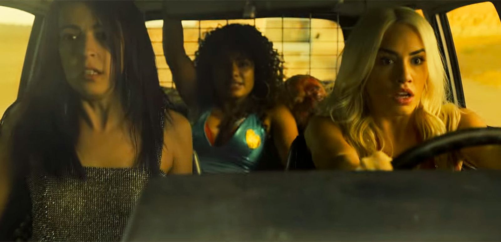 Coral, Gina y Wendy, Vérónica Sánchez, Yany Prado y Lali Espósito, en la huida de ‘Sky Rojo’.