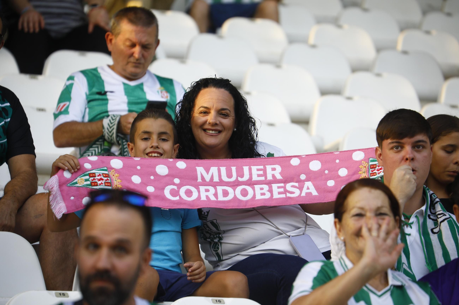 Las mejores fotos del ambiente en El Arcángel para el Córdoba CF - Deportivo