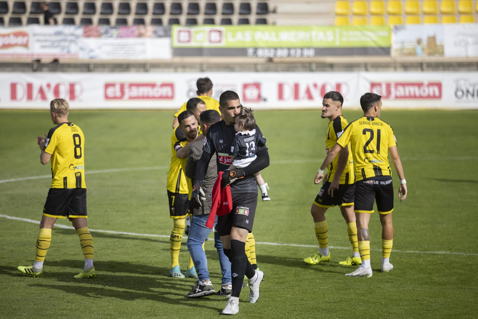 Imágenes del partido entre el San Roque de Lepe y el Atlético Sanluqueño