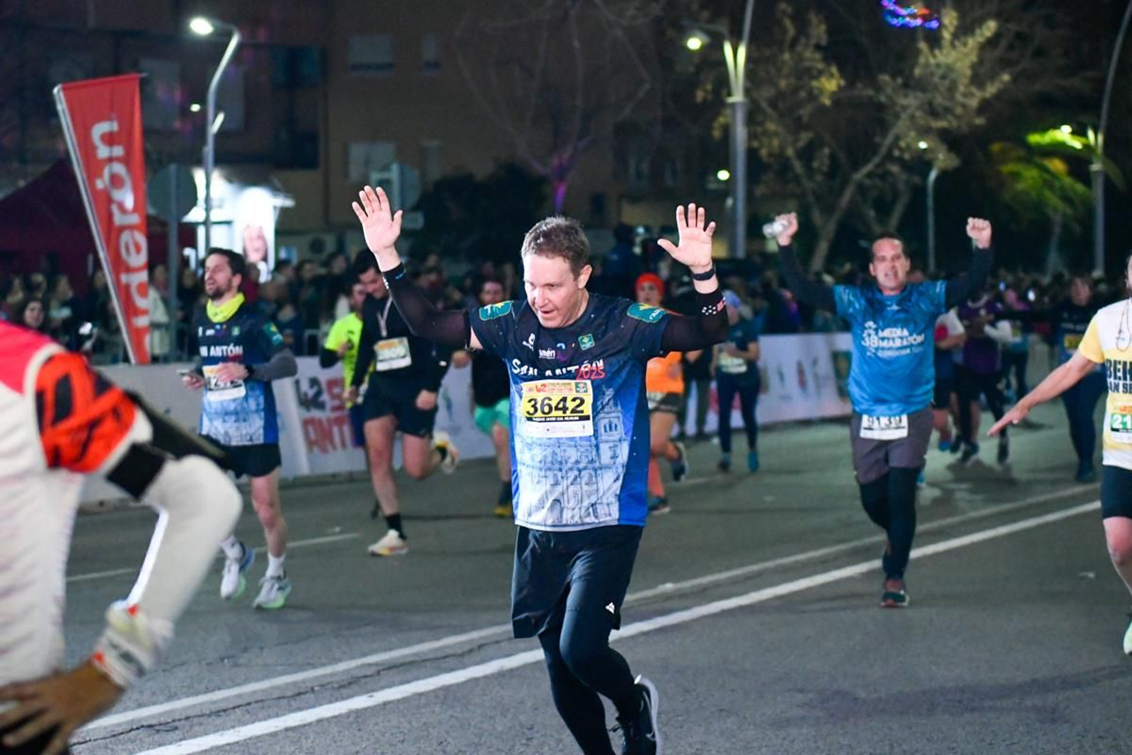En imágenes: búscate en tu llegada a meta de la Carrera de San Antón 2025 (6)