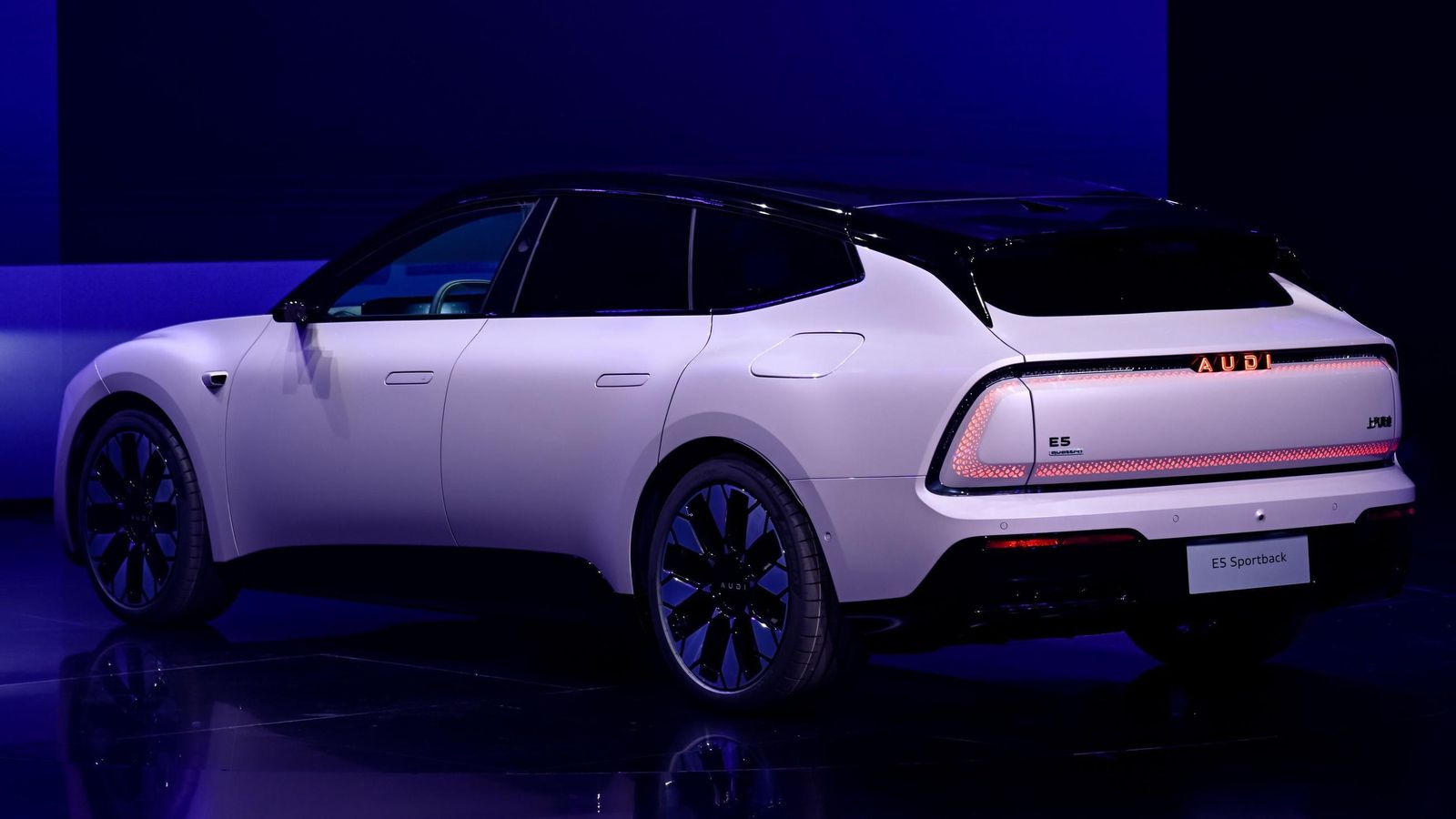 Audi y AUDI son dos marcas que, paralelamente, se venden en China, la primera con una gama parecida a la conocida en Europa; la segunda, con una oferta diferencial como este E5 Sportback.