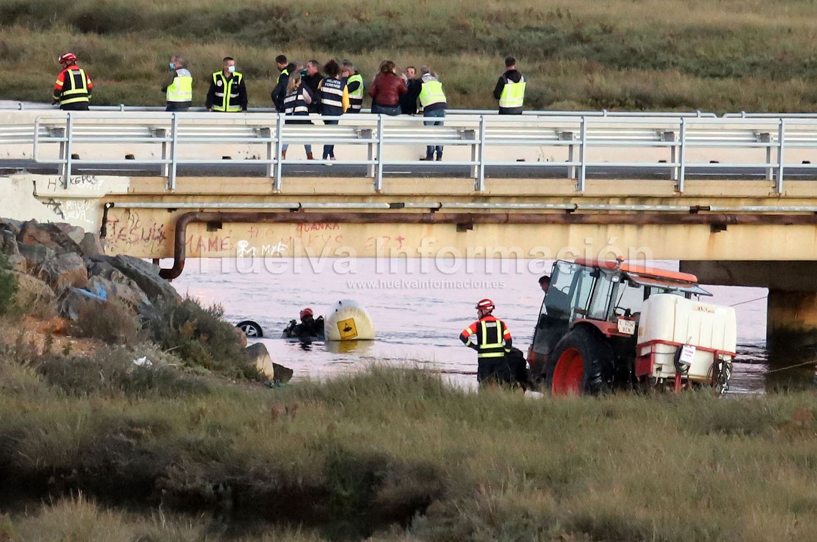 Encuentran los cuerpos de Enrique y Paqui en el acceso al espigón de Huelva, en imágenes