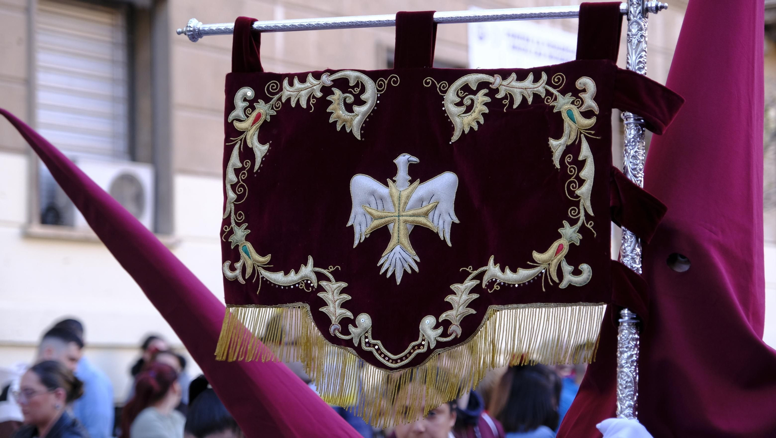 Coronación desaría al viento en su estación de Penitencia