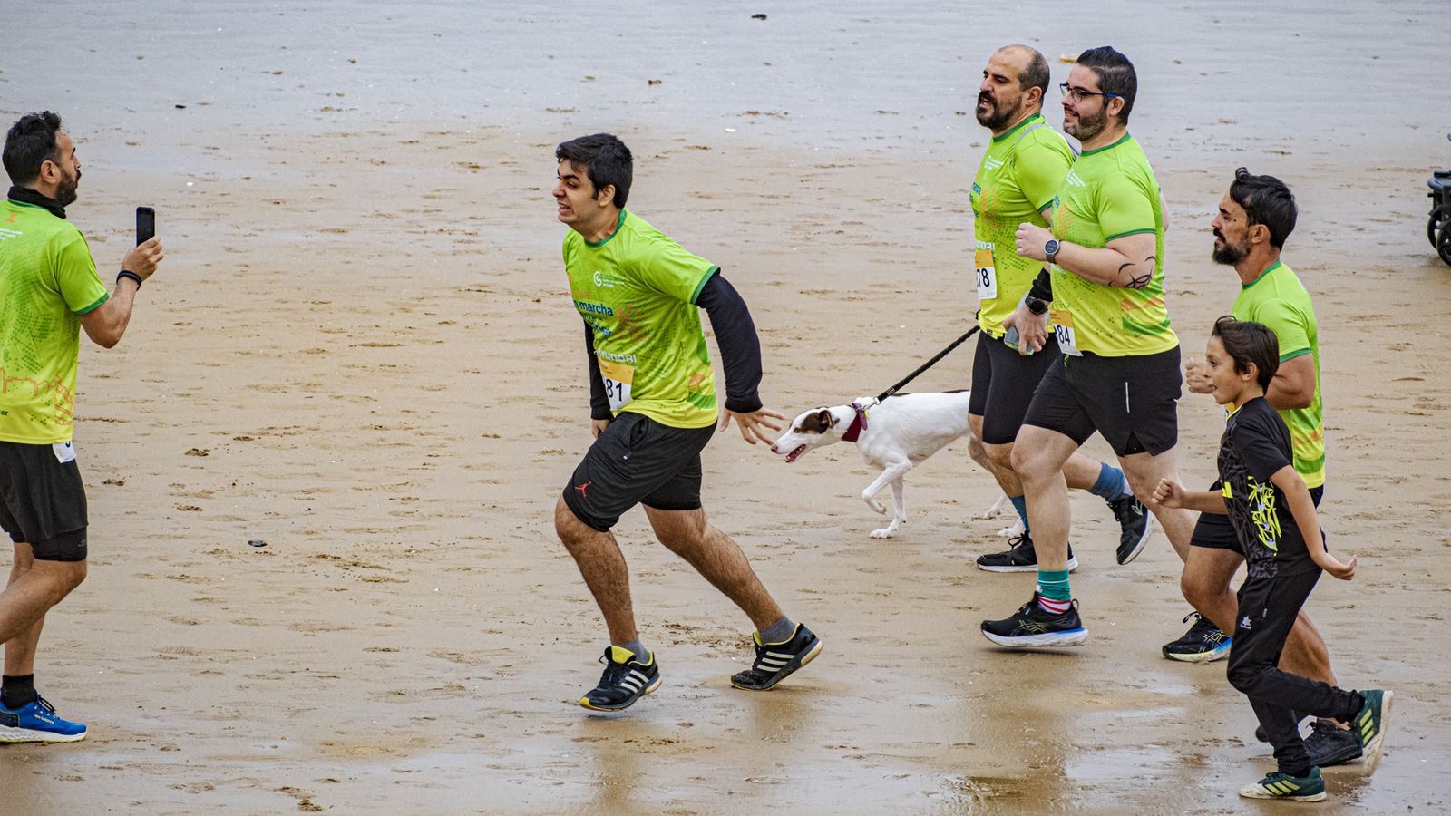Búscate entre las fotos de la X carrera Cádiz en marcha contra el cáncer