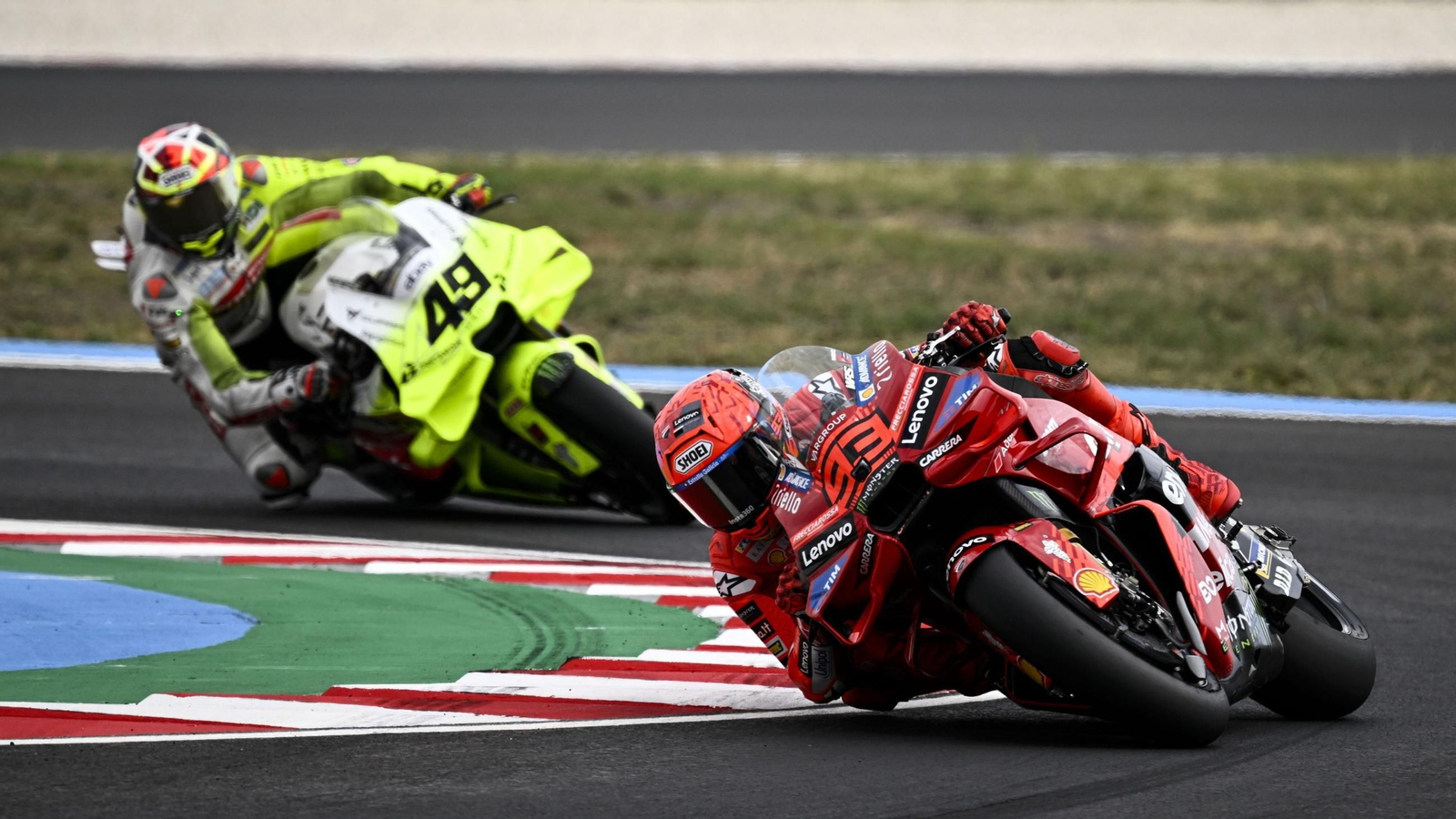 Marc Márquez con su Lenovo Ducati en el trazado húngaro de Balaton Park.