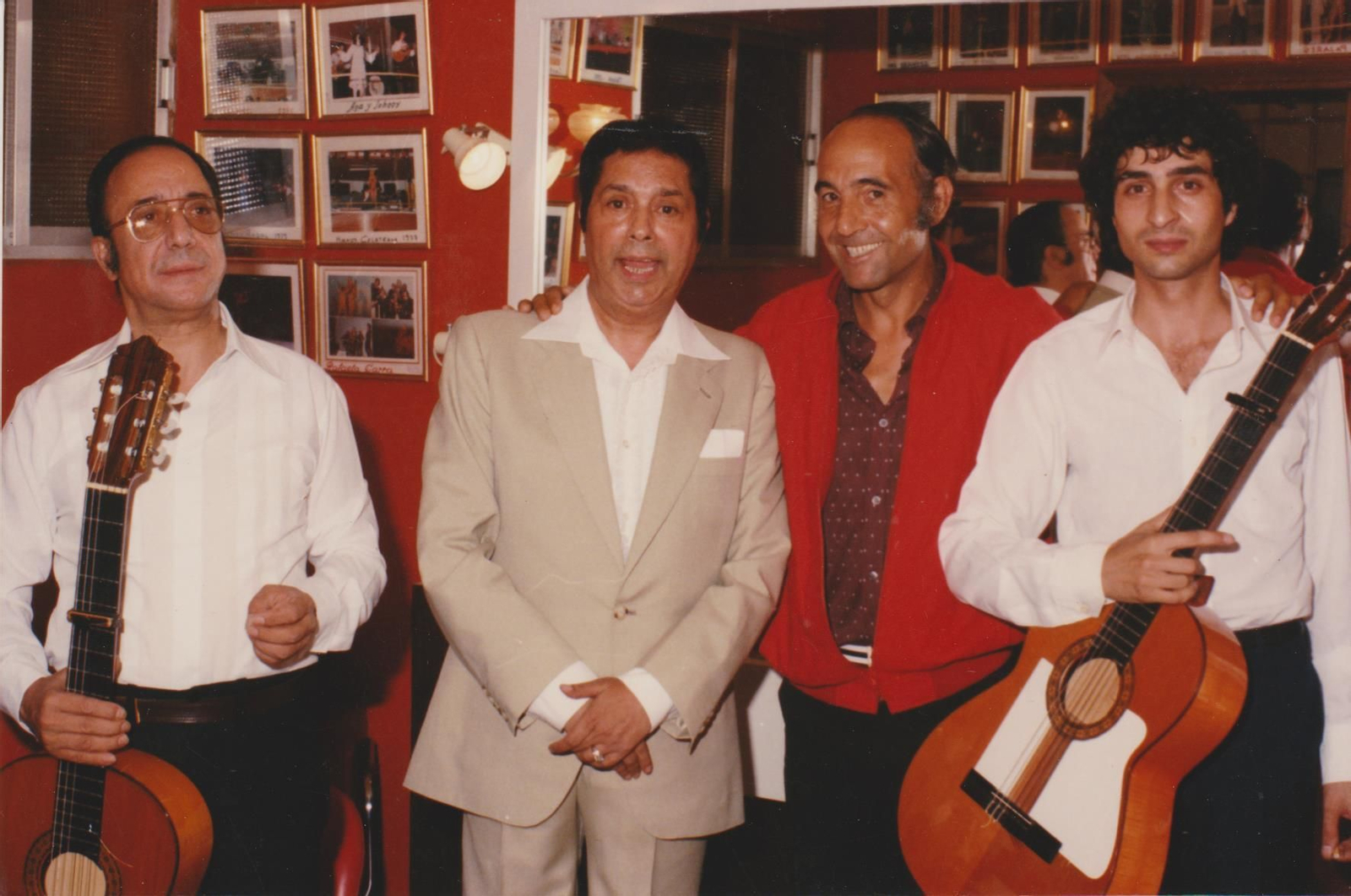 Julio Iglesias, Lola Flores o Camarón en Huelva: Las imágenes más inéditas del famoso Club Raúl de Lepe