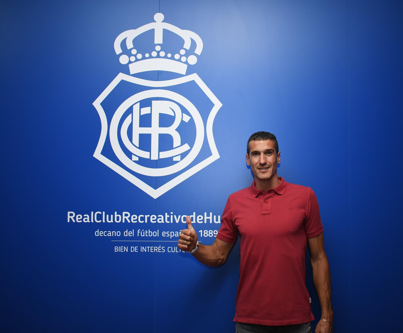 Antonio Calle, presentado por el Recreativo.