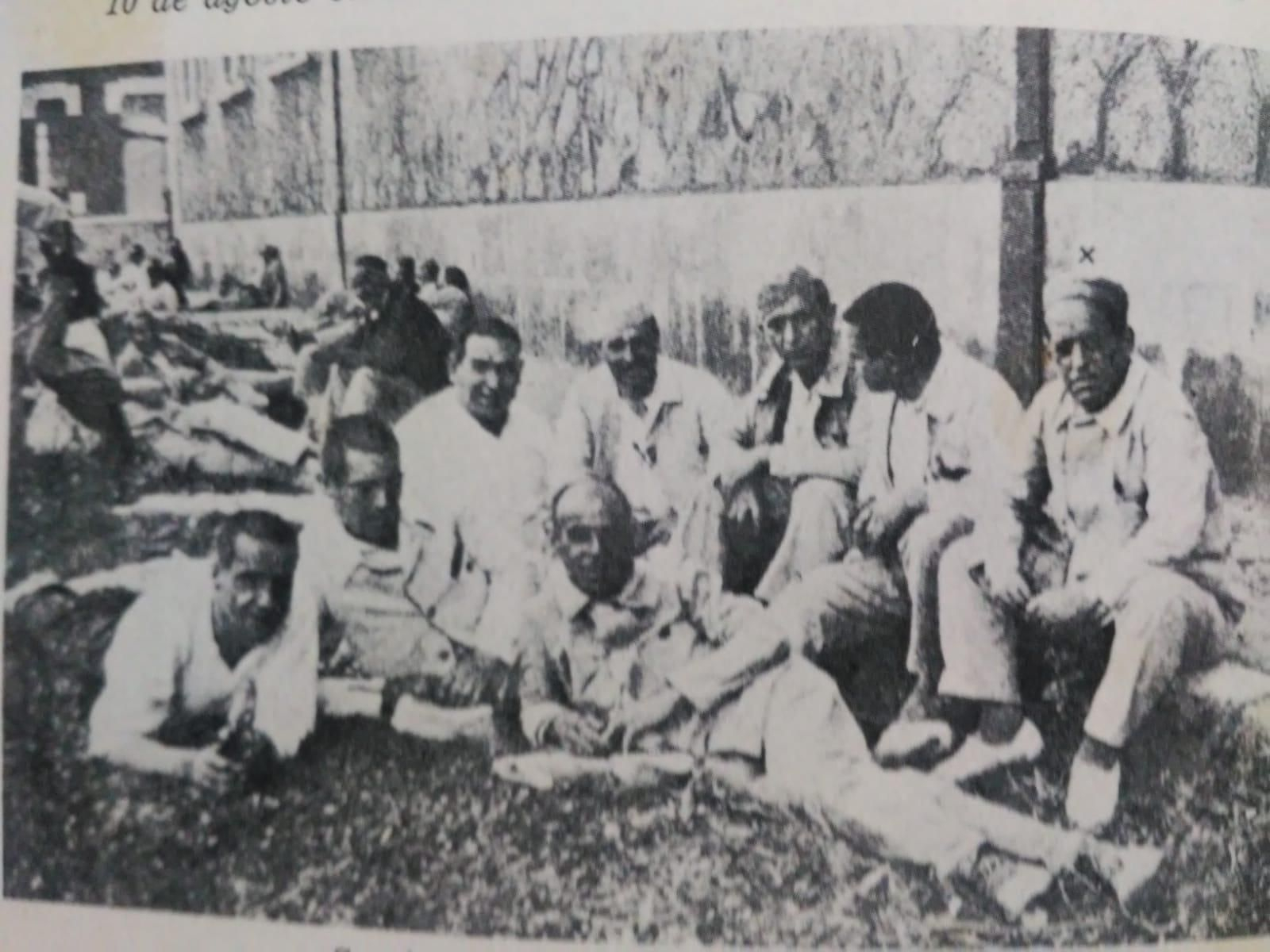 El general Sanjurjo en el penal de El Dueso con más encausados.