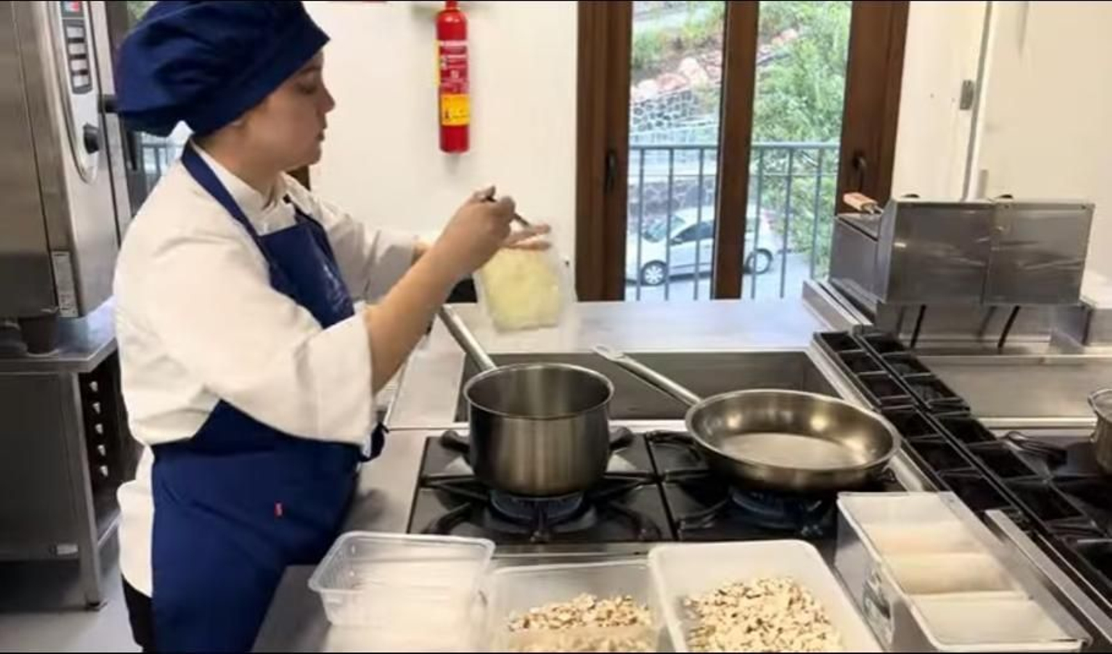 La malagueña Lucía García, preparando el plato que llevó a la final. La malagueña Lucía García, preparando el plato que llevó a la final.