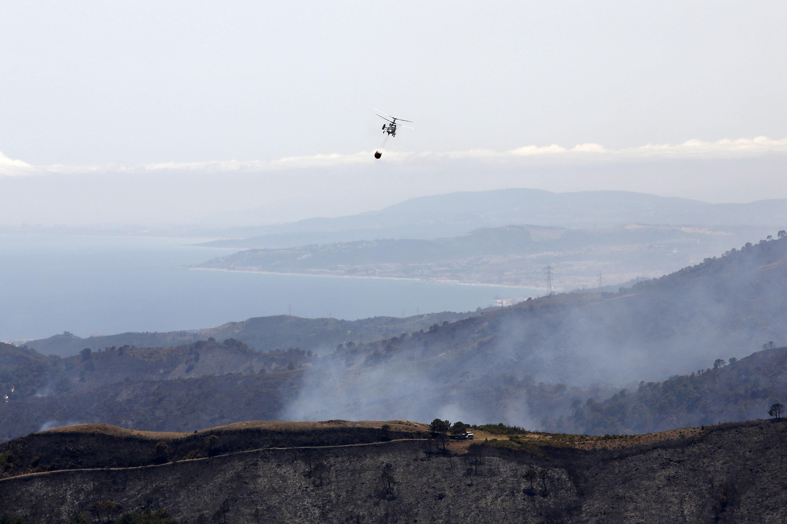 Las fotos del tercer día del incendio en Sierra Bermeja