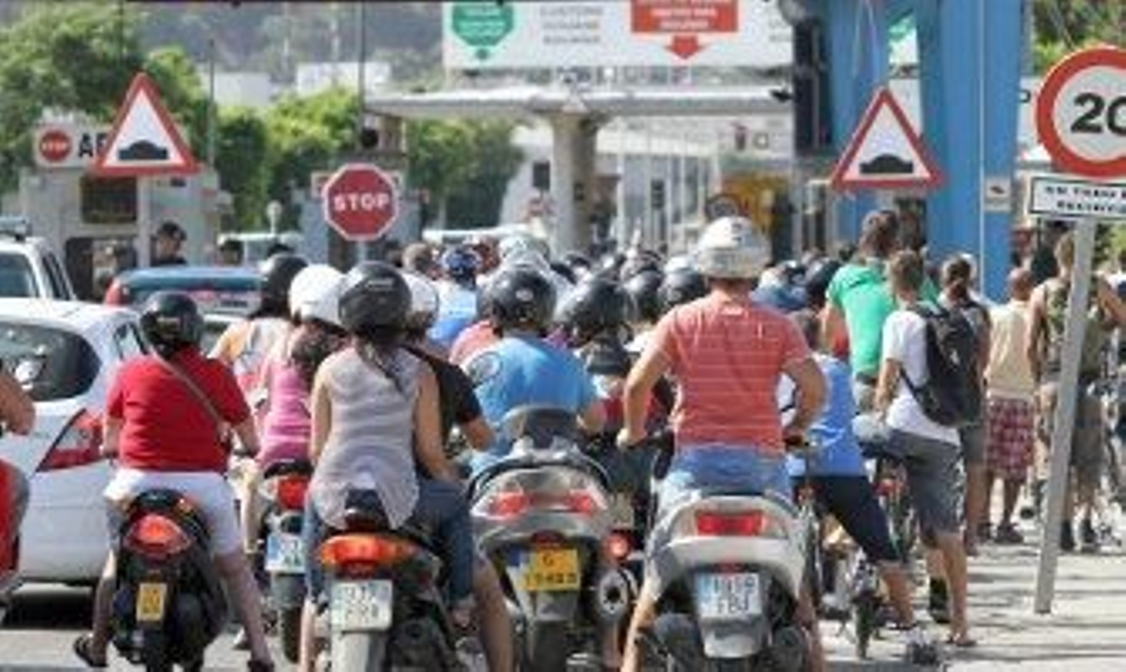 Agreden a un conductor tras saltarse la cola hacia Gibraltar