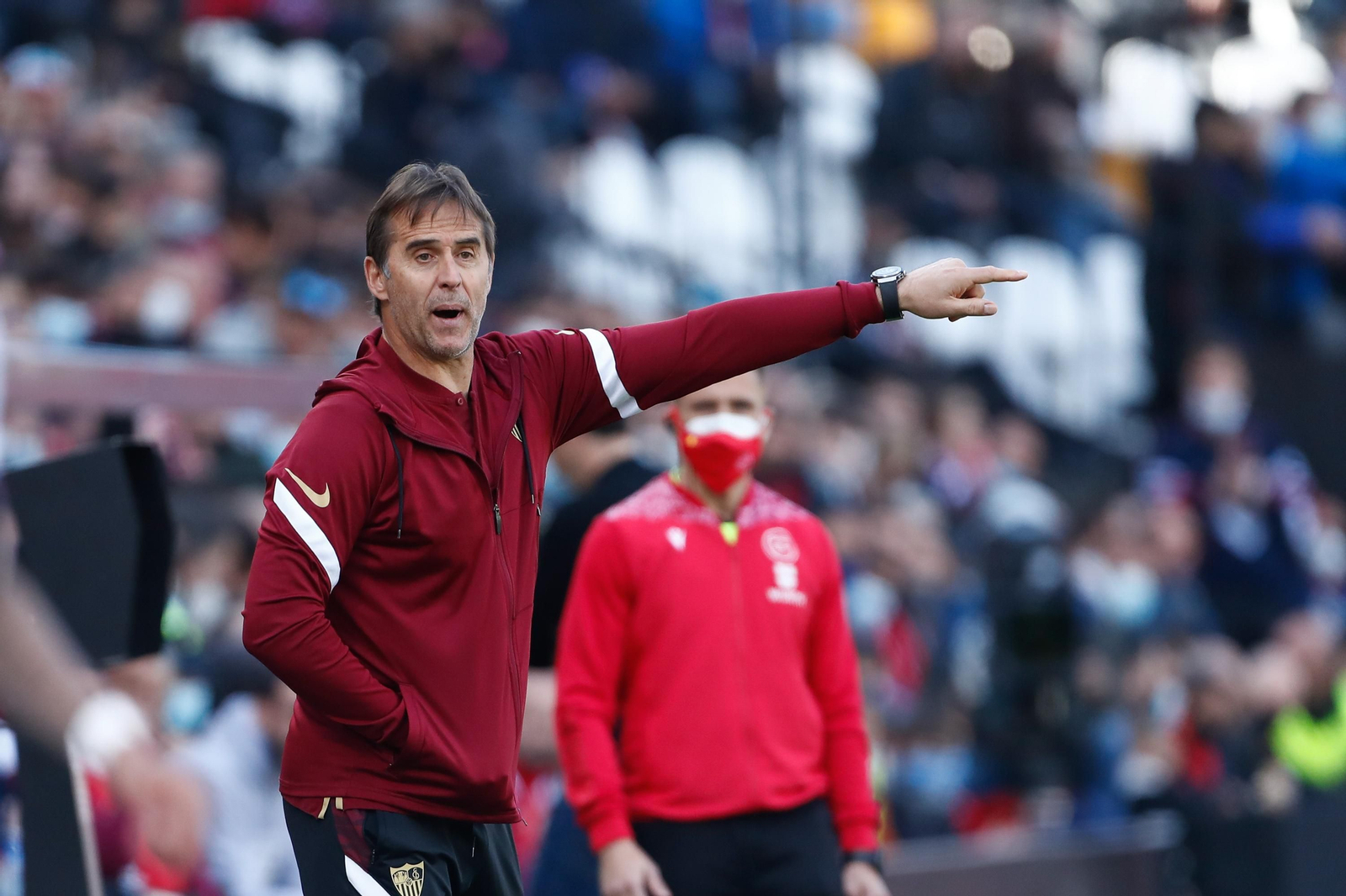 Lopetegui, en el área técnica de Vallecas, que visitó por primera vez como técnico.