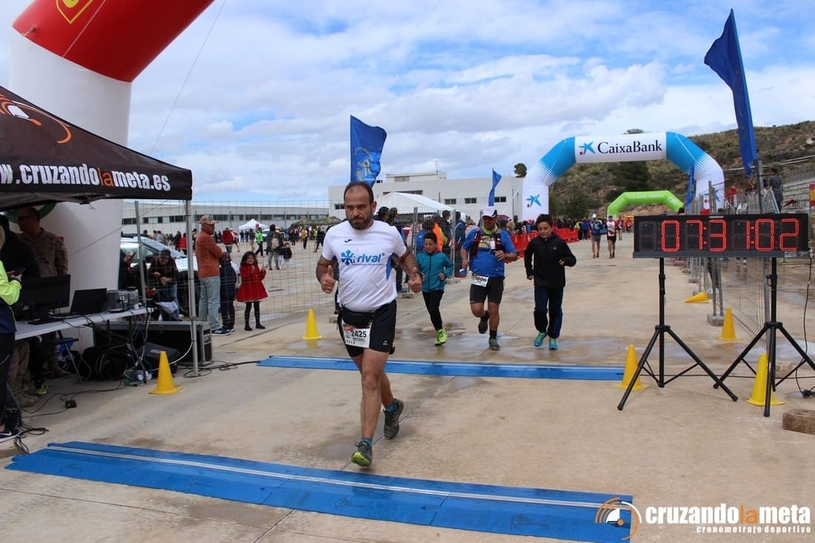Luis Arana, entrando en la meta de la X Ruta de las Fortalezas.