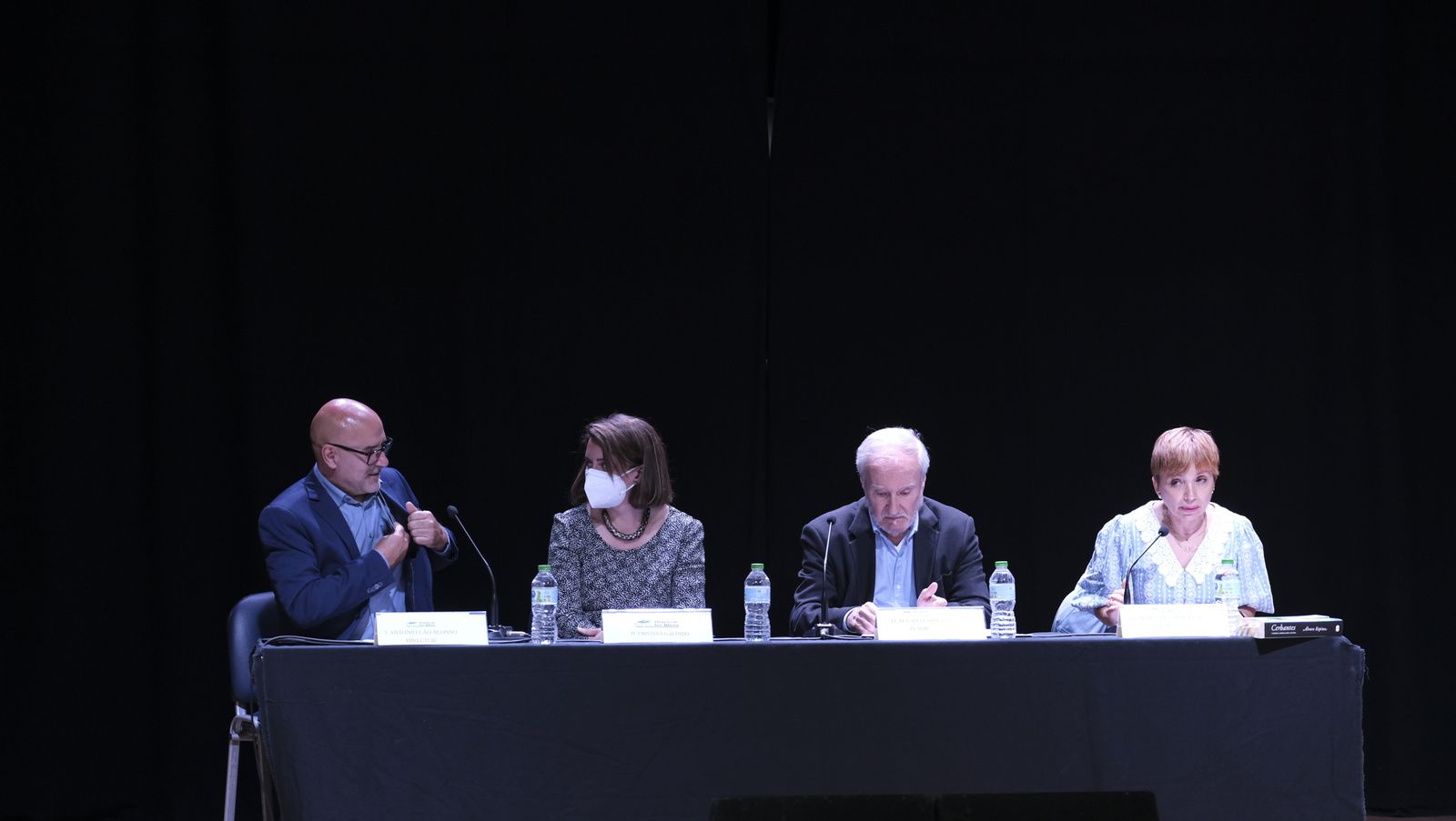 Imágenes del Diario de los Libros, con el escritor Álvaro Espina. Almería.