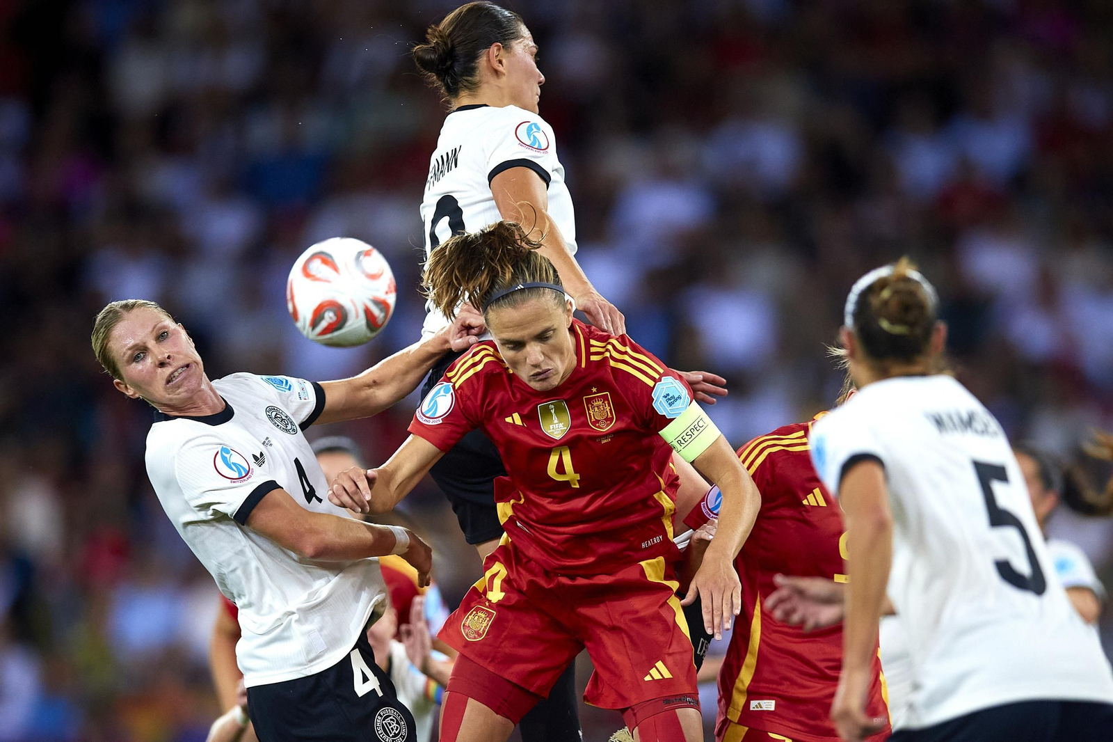 Las mejores imágenes de la semifinal Alemania-España de la Eurocopa femenina
