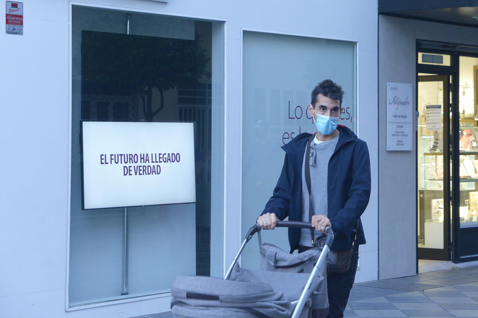Fotos del cierre de comercios y bares en las calles por el Covid