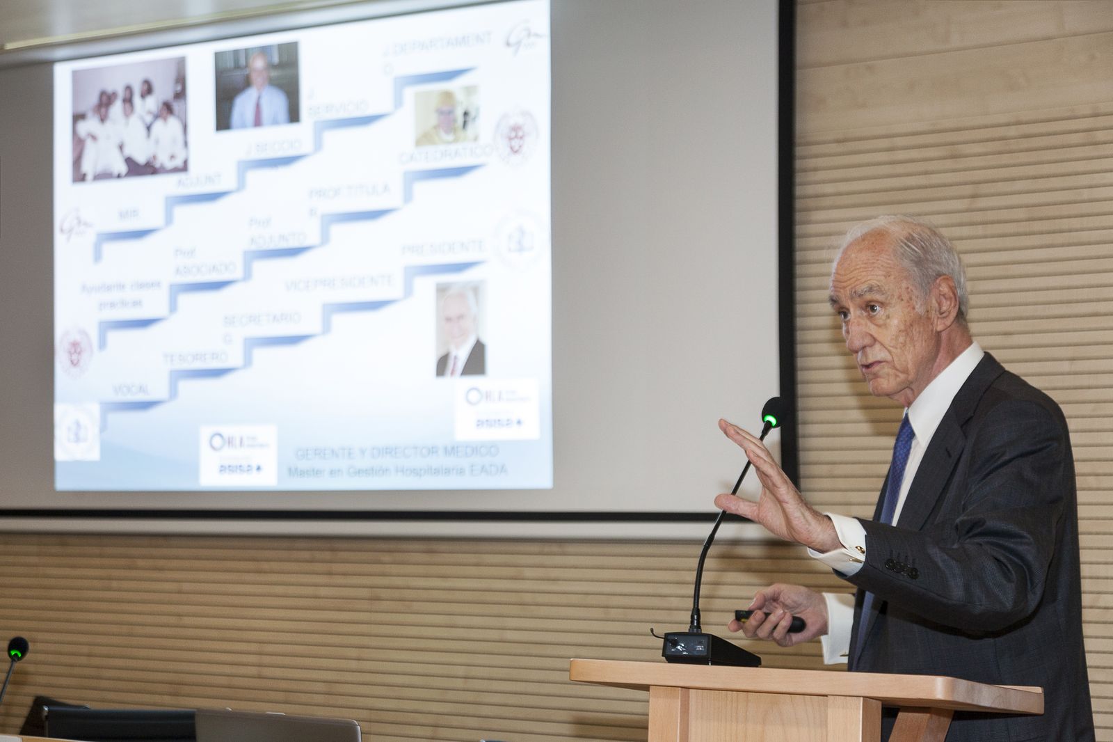 El profesor doctor Ortiz Quintana durante su conferencia magistral.