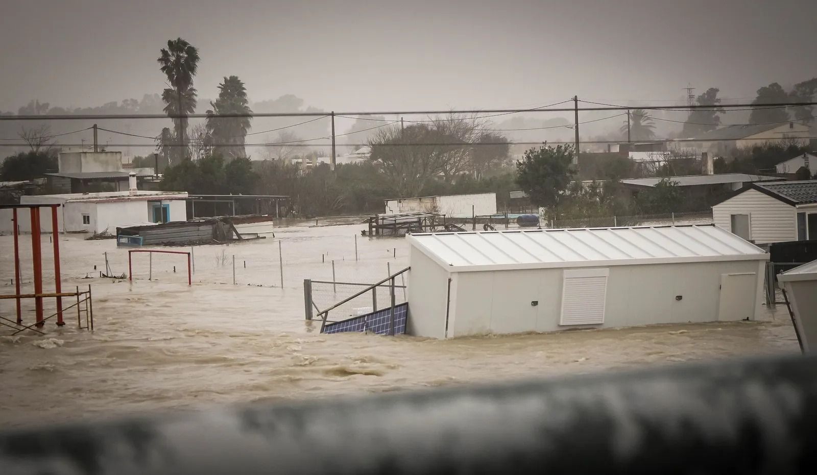 Viviendas y explotaciones agrícolas inundadas en la zona rural de Jerez.