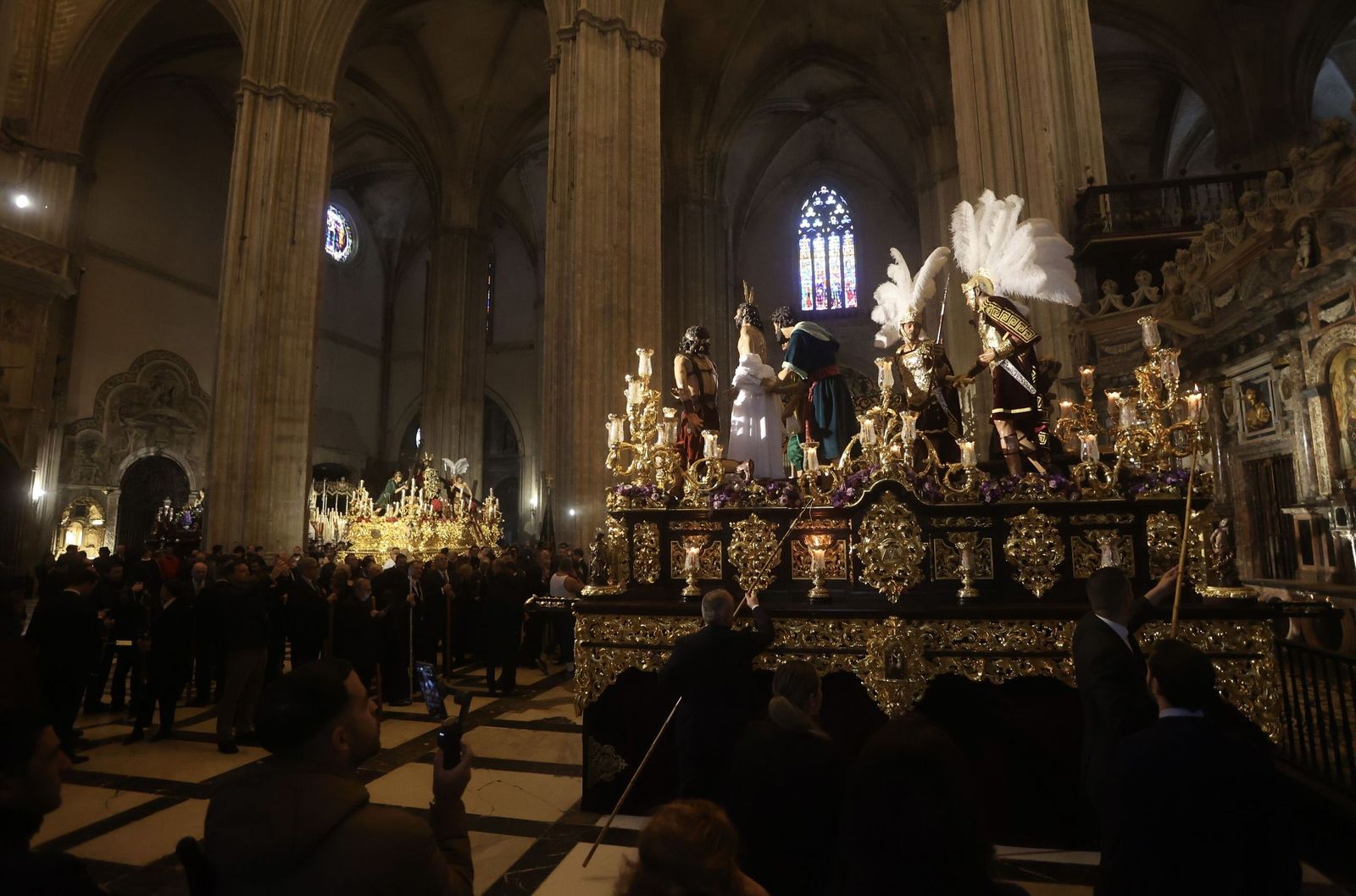 Pasos refugiados en la Catedral el Domingo de Ramos de 2024.